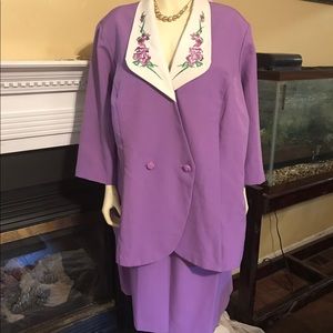 Plus size skirt suit